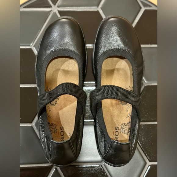 Taos Footwear Bandana 2 Slip-On Leather Mary Janes, Size 8 - Picture 10 of 13